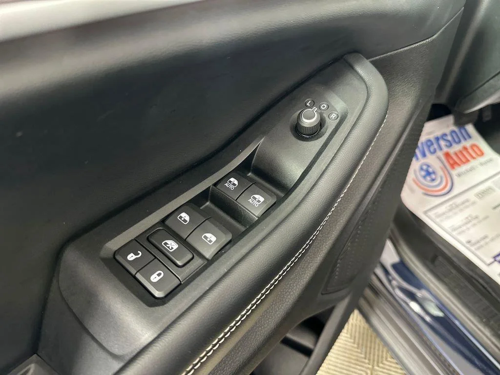 Used 2023 Midnight Sky Jeep Limited image 21