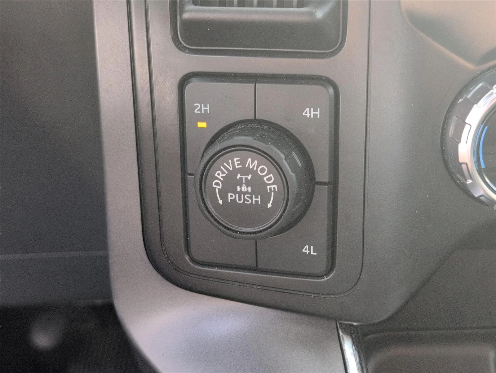 Used 2024 Iconic Silver Ford XLT image 19