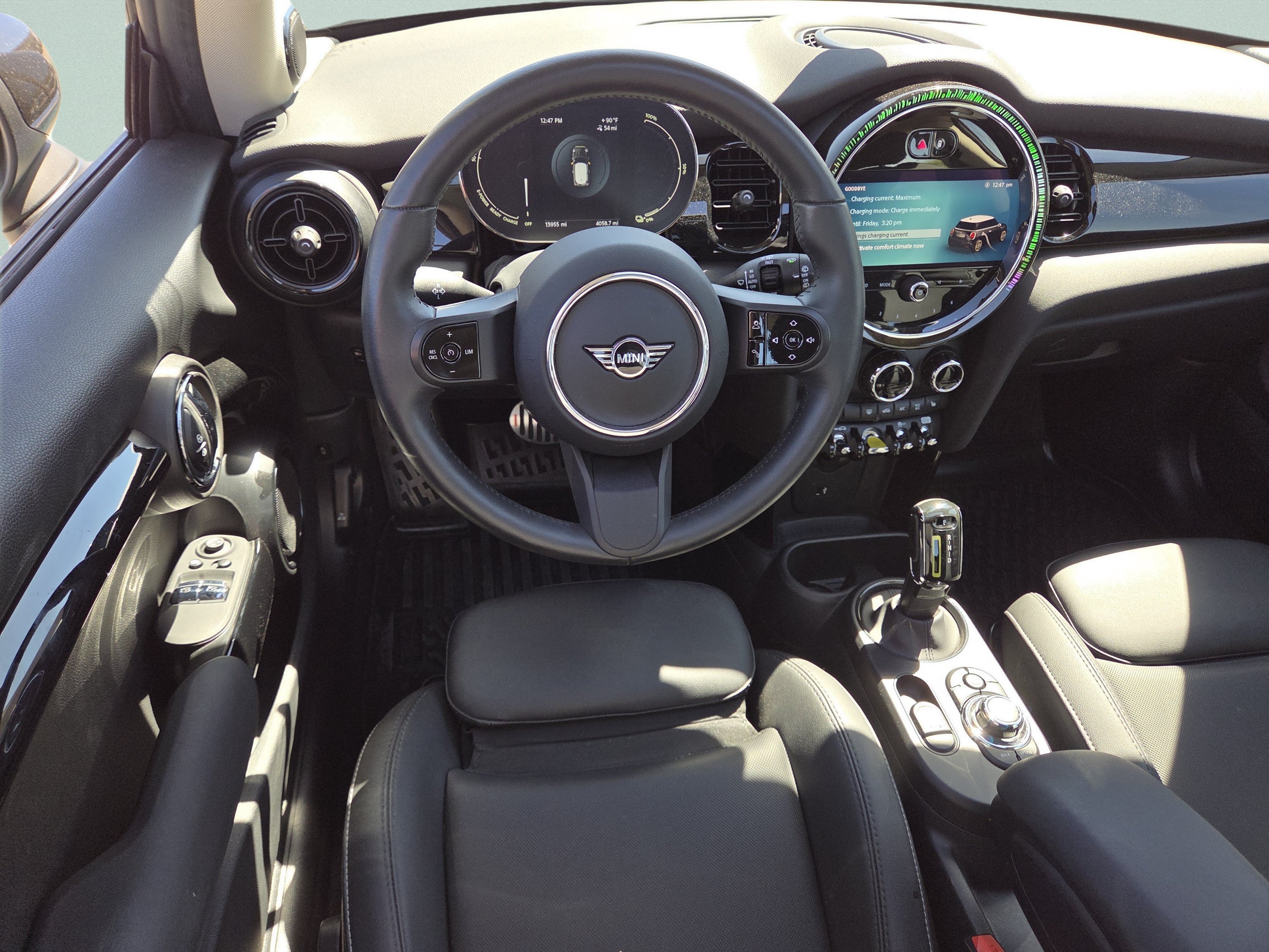 Used 2024 British Racing Green MINI Cooper SE image 4