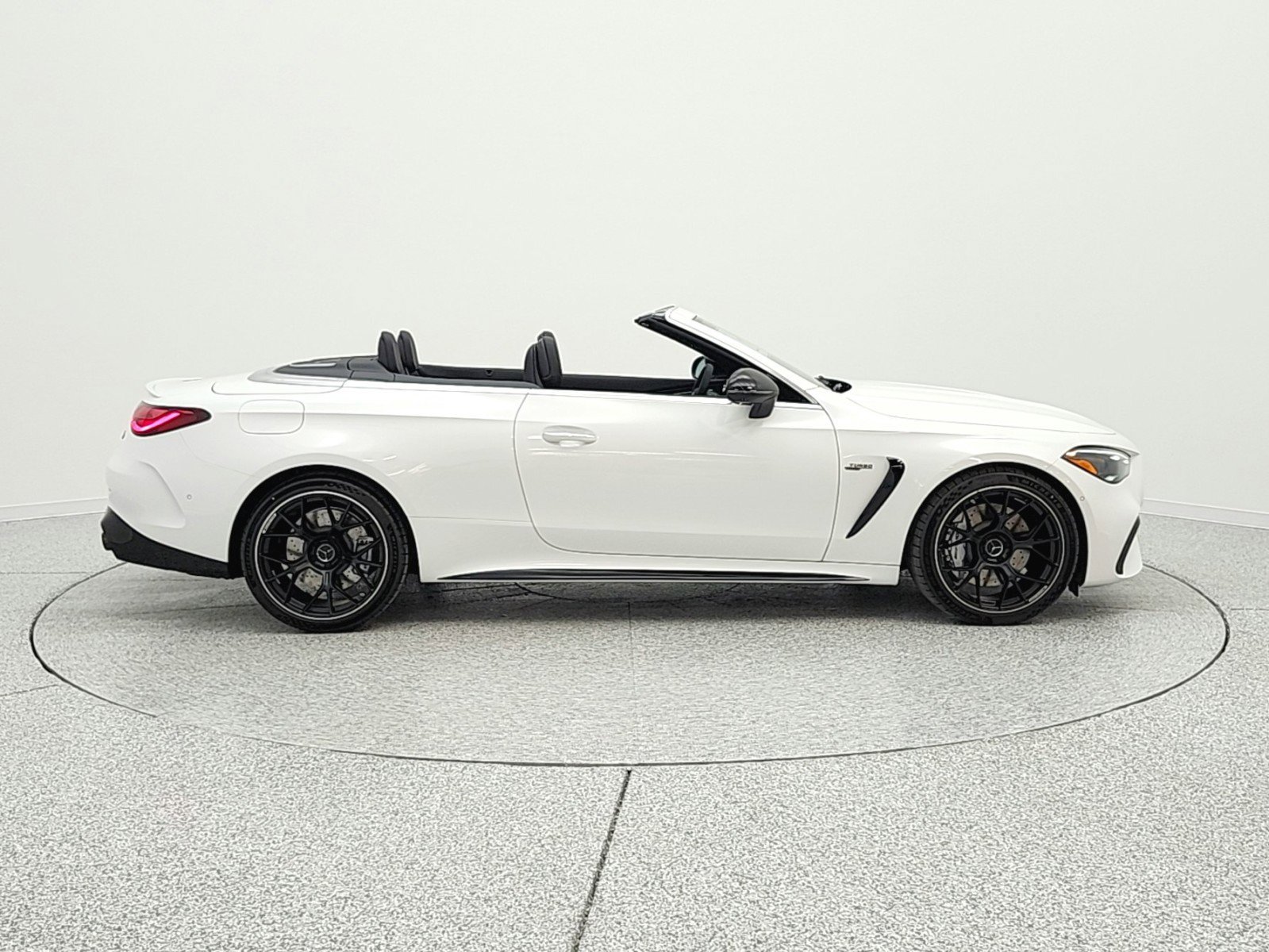 New 2026 MANUFAKTUR Moonlight White Metallic Mercedes-Benz AMG® CLE 53 4MATIC+ Cabriolet image 25