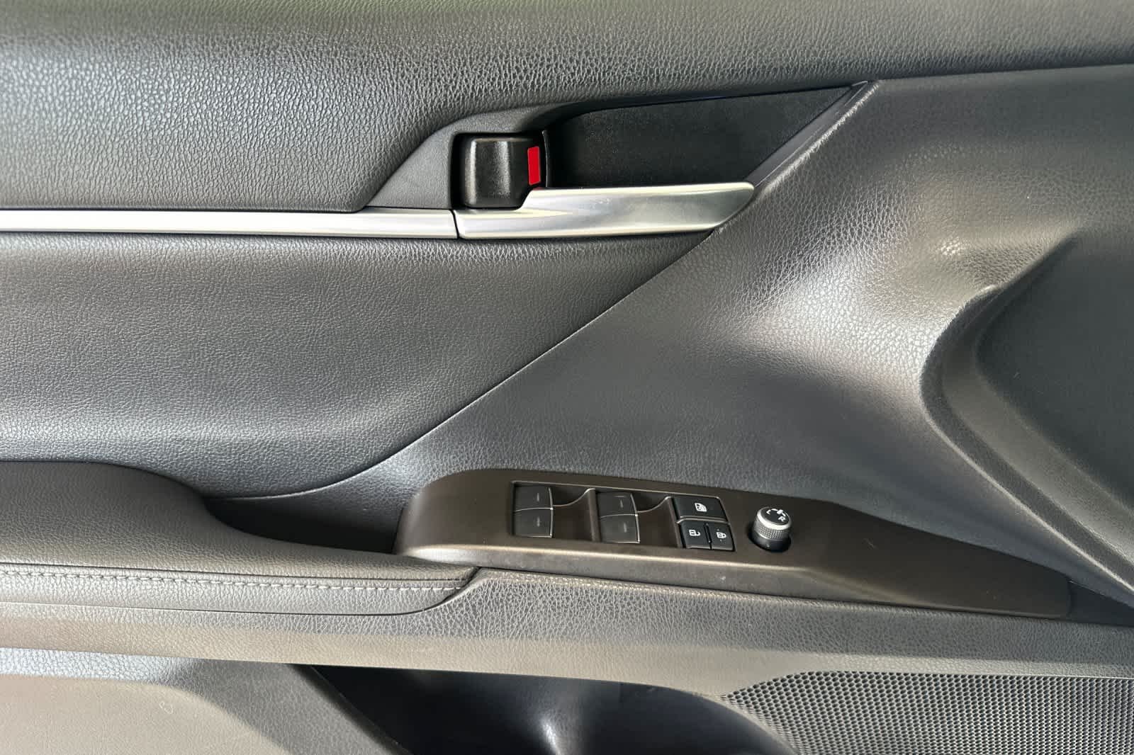 Used 2022 Wind Chill Pearl Toyota XLE image 12