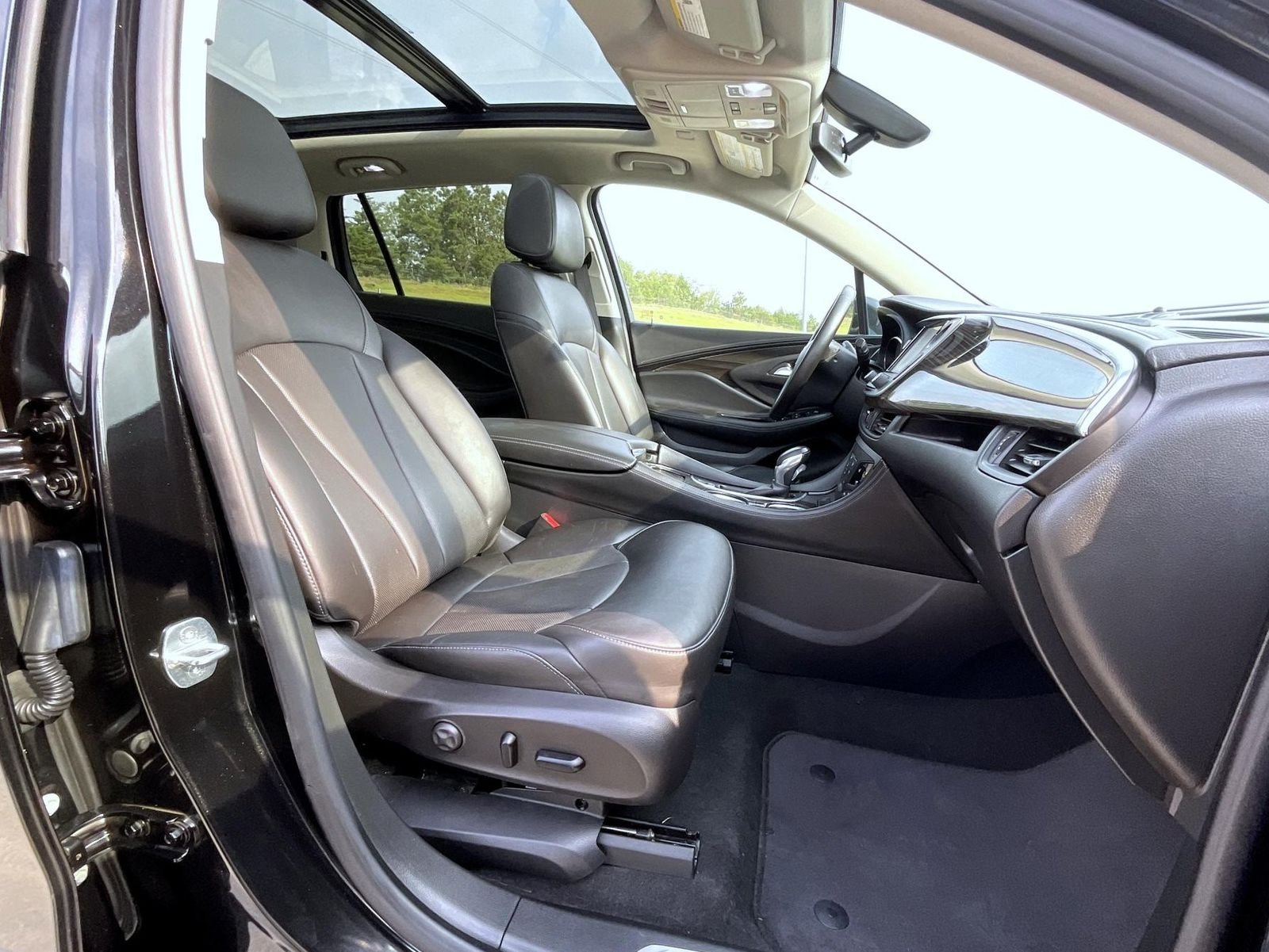 Used 2020 Black Buick Essence image 16