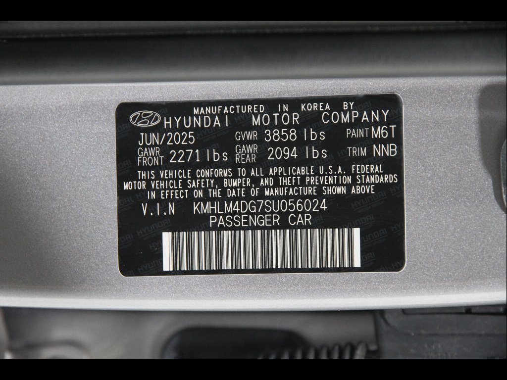 Used 2025 Fluid Metal Metallic Hyundai SEL Sport image 21
