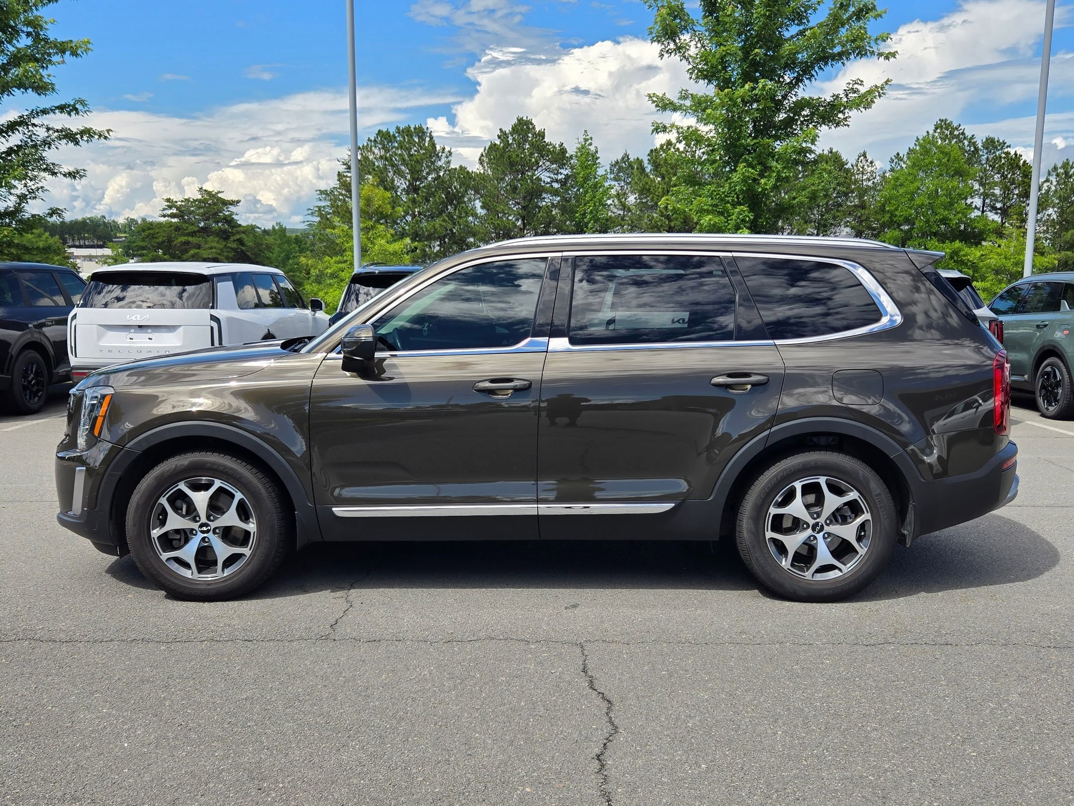 Used 2022 Dark Moss Kia EX image 17
