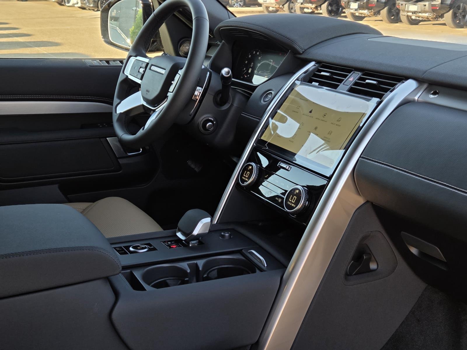 New 2026 Santorini Black Land Rover Dynamic SE image 41