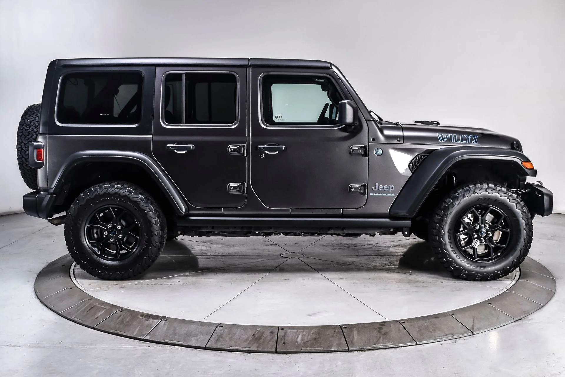 Used 2025 Crystal Metallic Jeep Willys 4xe image 7