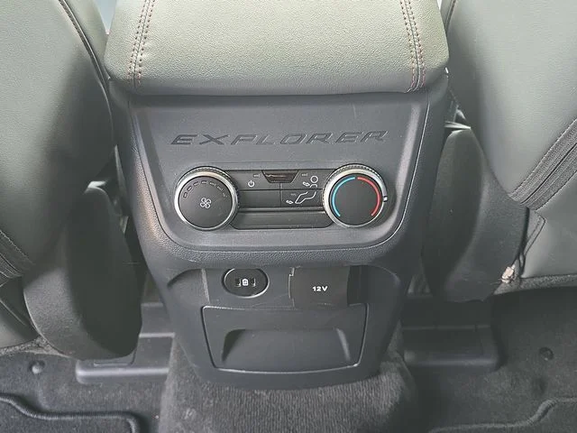 Used 2026 Agate Black Metallic Ford Active image 33