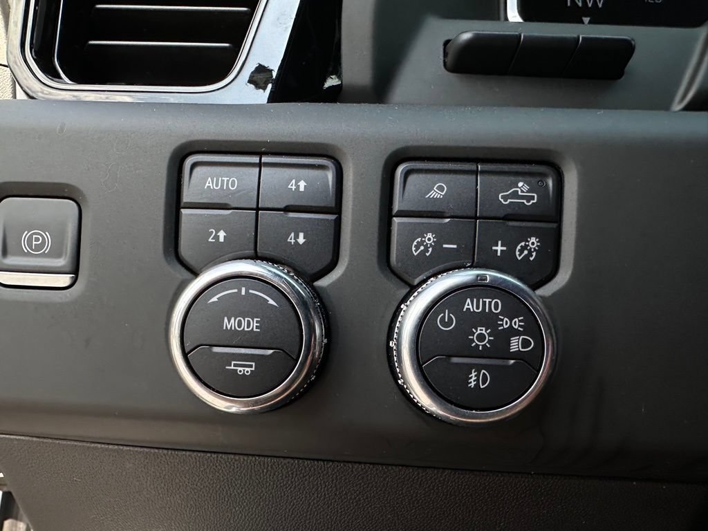 Used 2023 Summit White GMC AT4 image 39