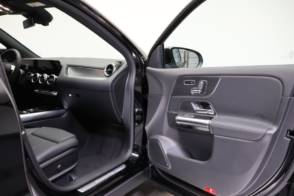 New 2026 Night Black Mercedes-Benz GLA 250 image 47