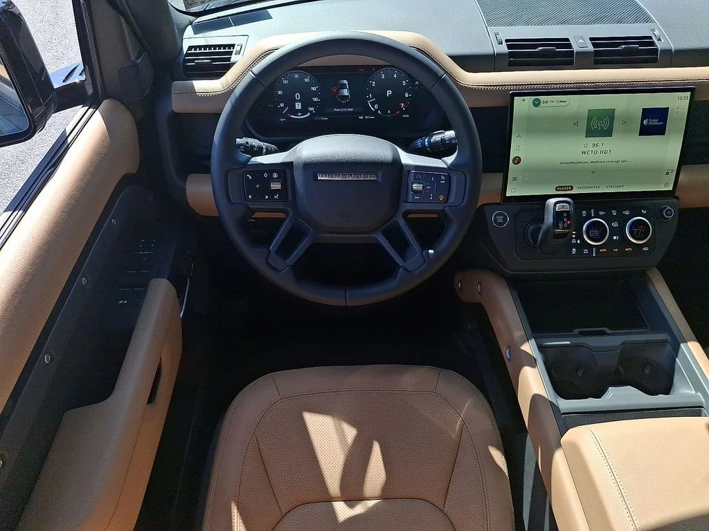 New 2026 Santorini Black Land Rover X-Dynamic SE image 7