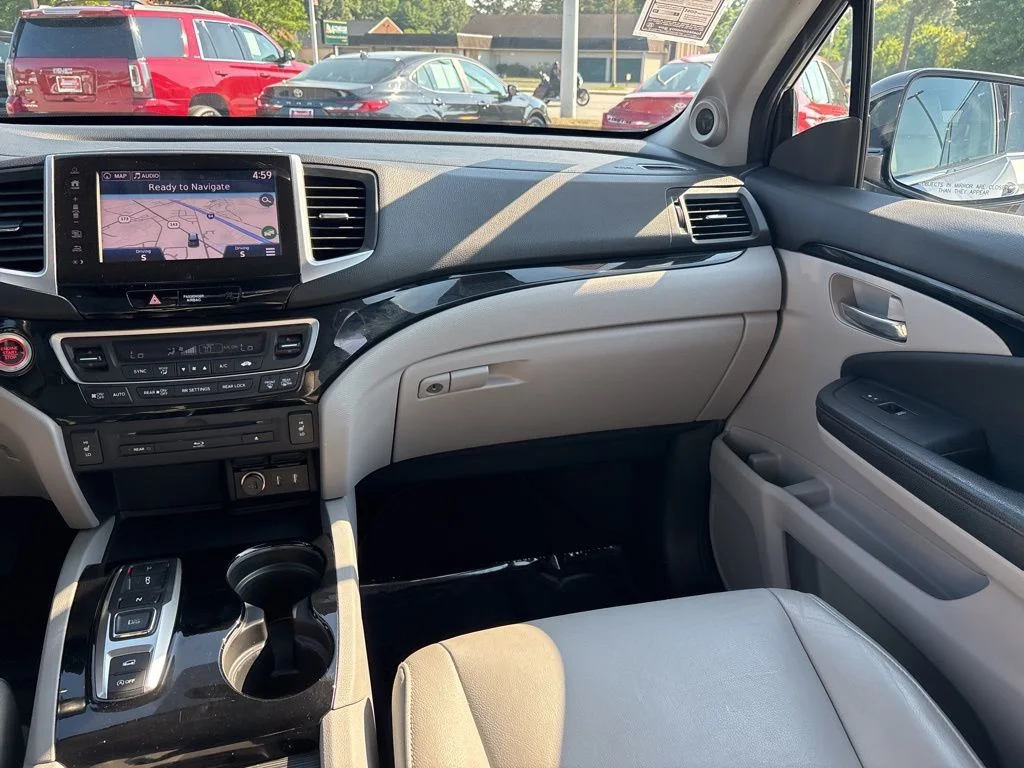 Used 2017  Honda Touring image 10