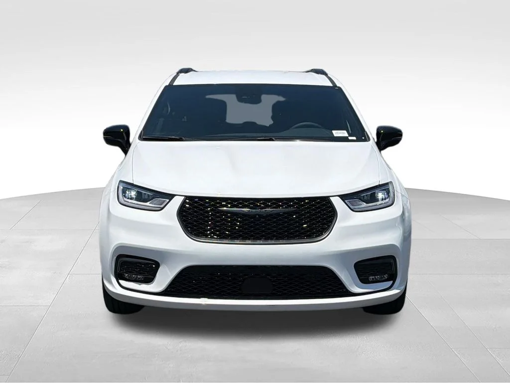 New 2026 Bright White Clear-Coat Exterior Paint Chrysler Select image 8