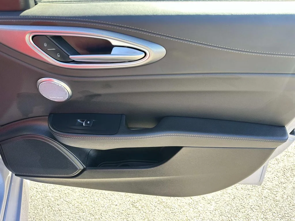 New 2026 Moonlight Gray Metallic Exterior Paint Alfa Romeo Base image 22