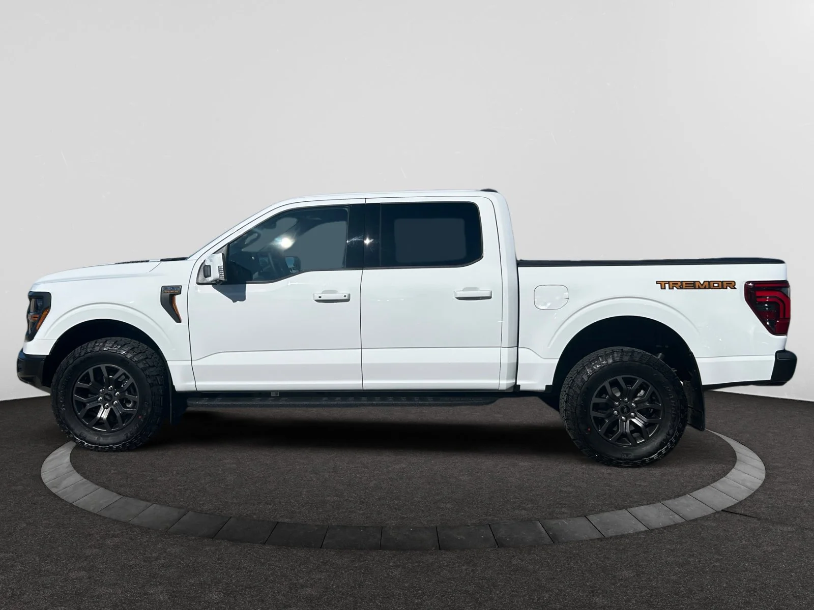 New 2026 Oxford White Ford Tremor image 2