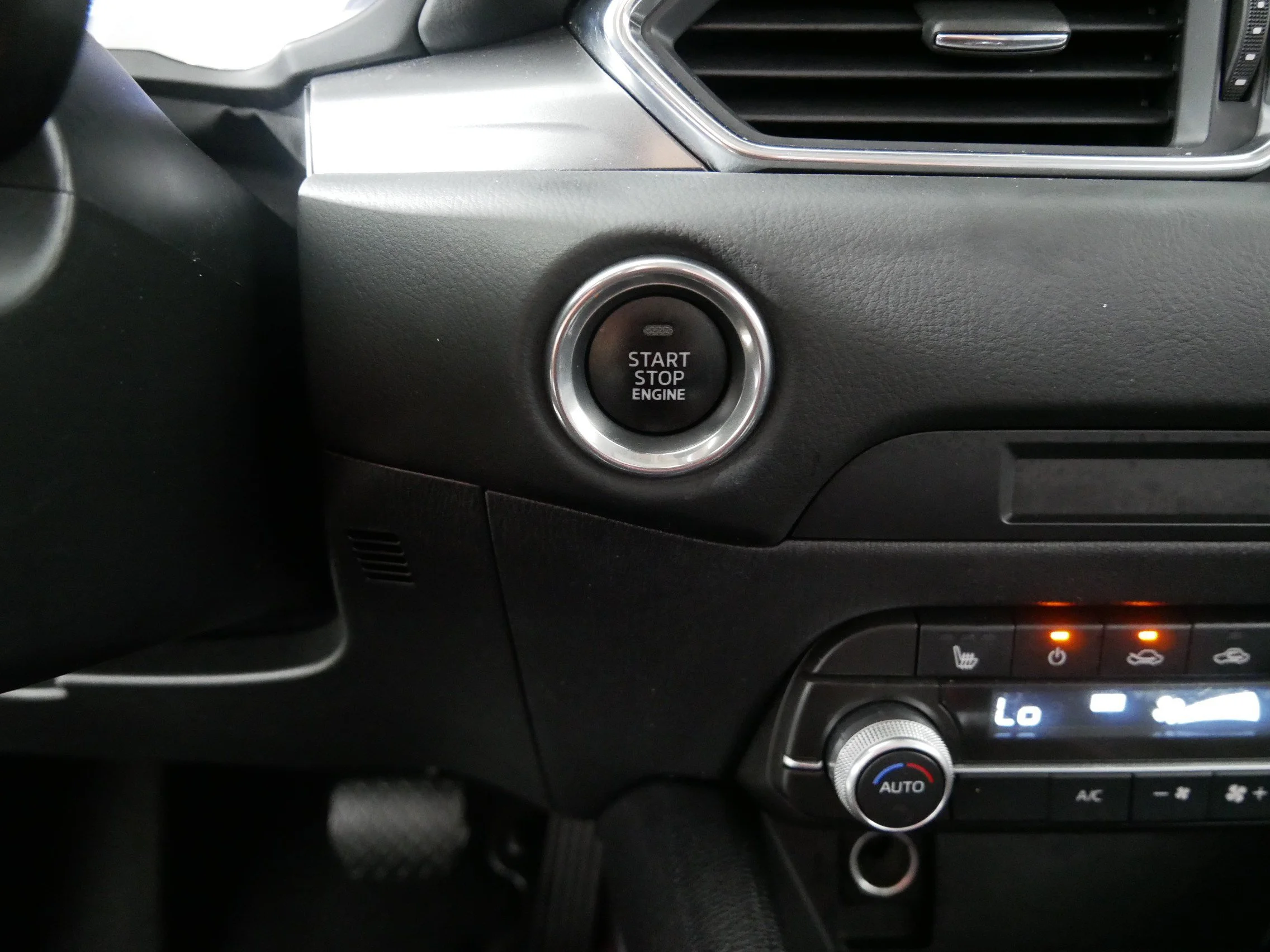 Used 2025 Rhodium White Metallic Mazda 2.5 S Preferred Package image 29