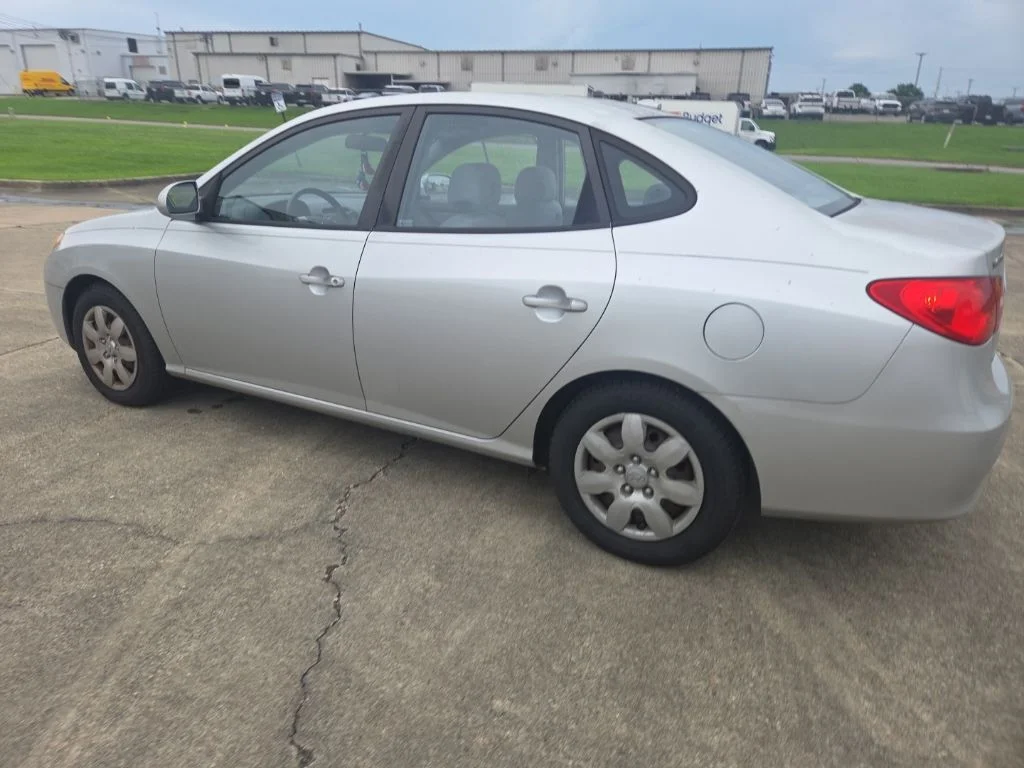 Used 2009 Silver Hyundai GLS image 6