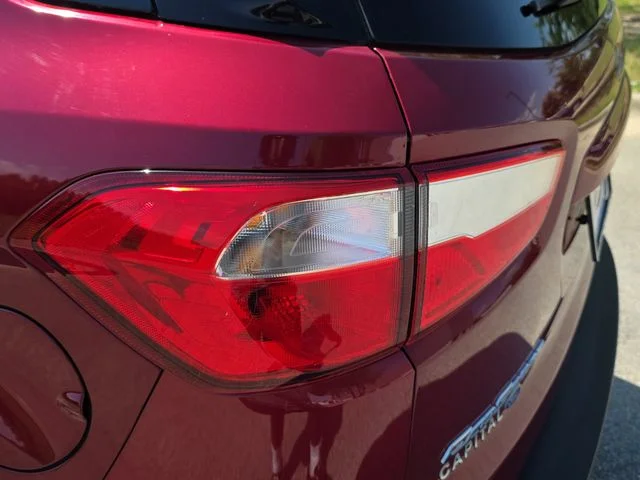 Used 2021 Red Ford SE image 34
