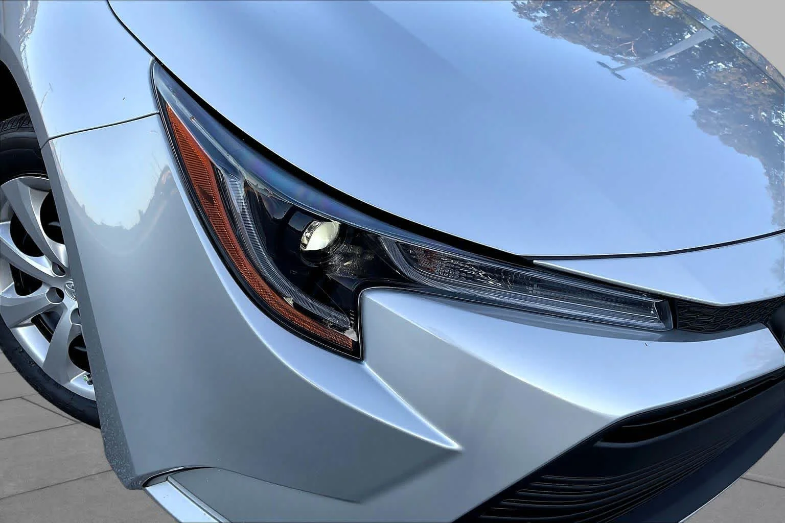 New 2027 Classic Silver Metallic Toyota LE image 13