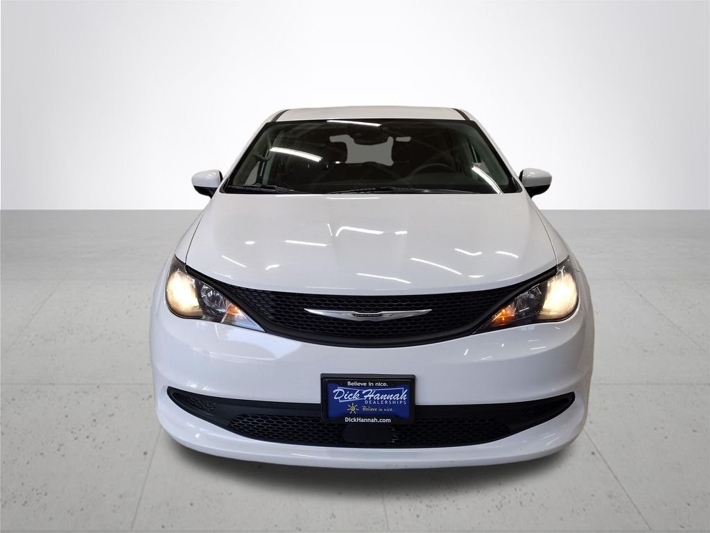 Used 2023 White Chrysler LX image 3