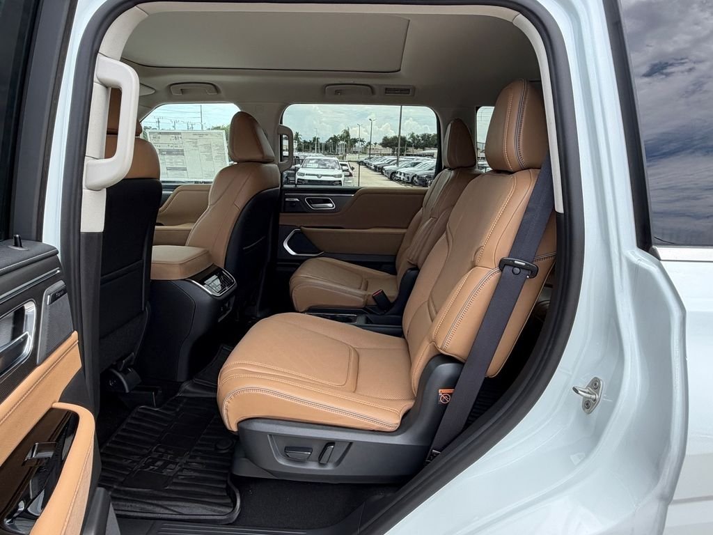 New 2027 RADIANT WHITE INFINITI Luxe 2WD image 14