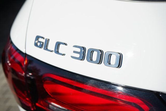 New 2026 Polar White Mercedes-Benz GLC 300 image 15
