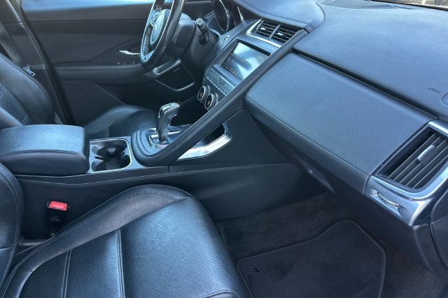 Used 2020 Black Jaguar SE image 15