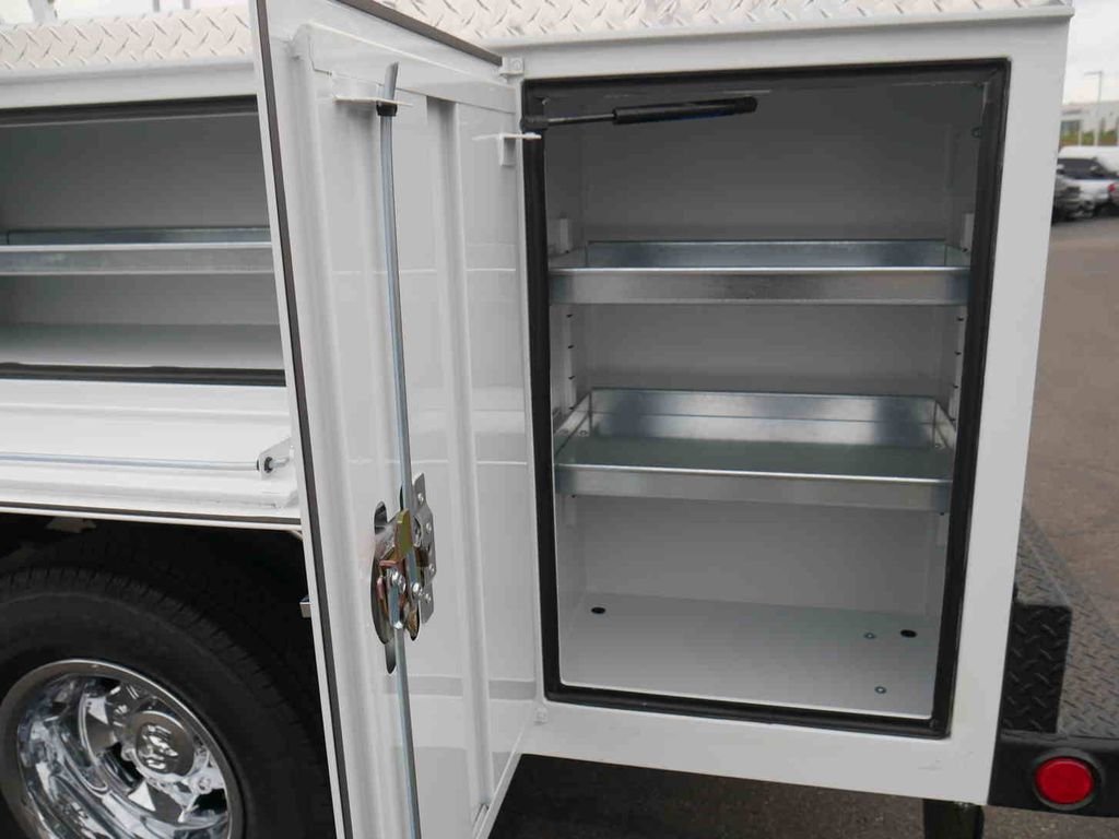 New 2026 Bright White Clear-Coat Exterior Paint RAM TRADESMAN image 17
