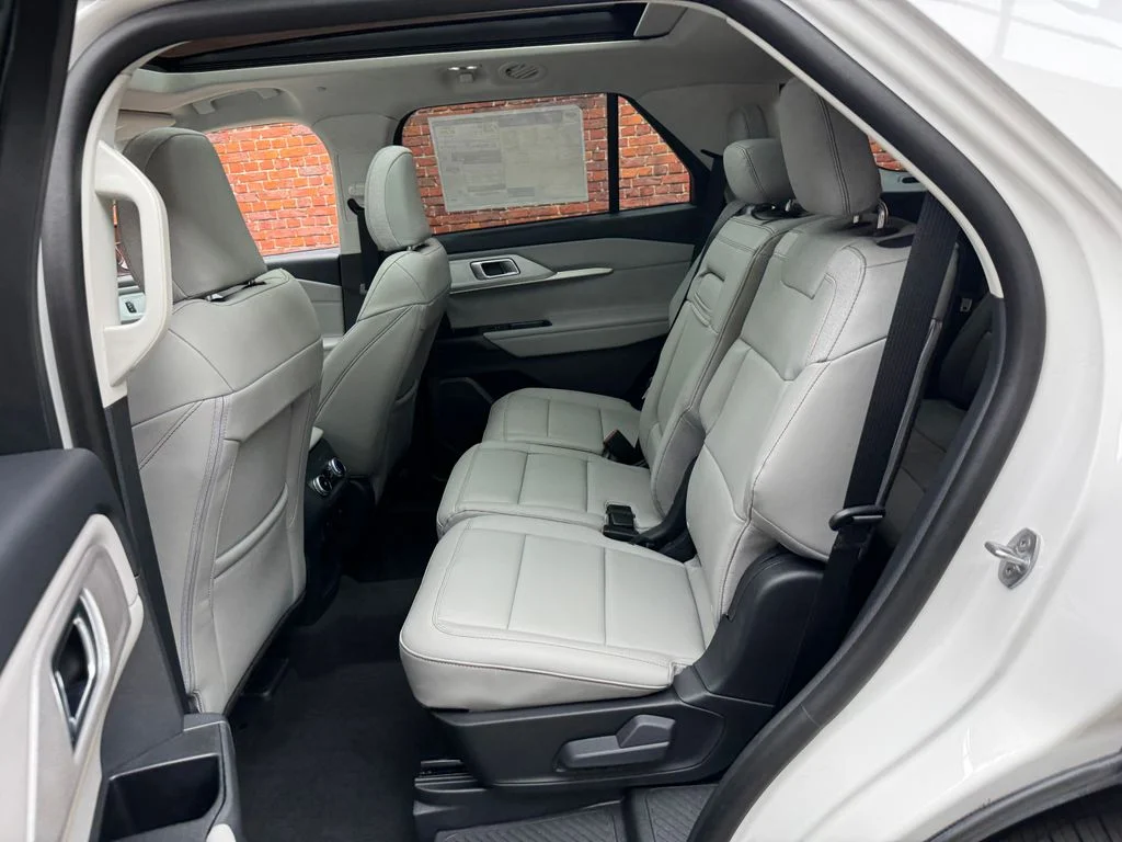 New 2026 Star White Metallic Tri-Coat Ford Active image 25