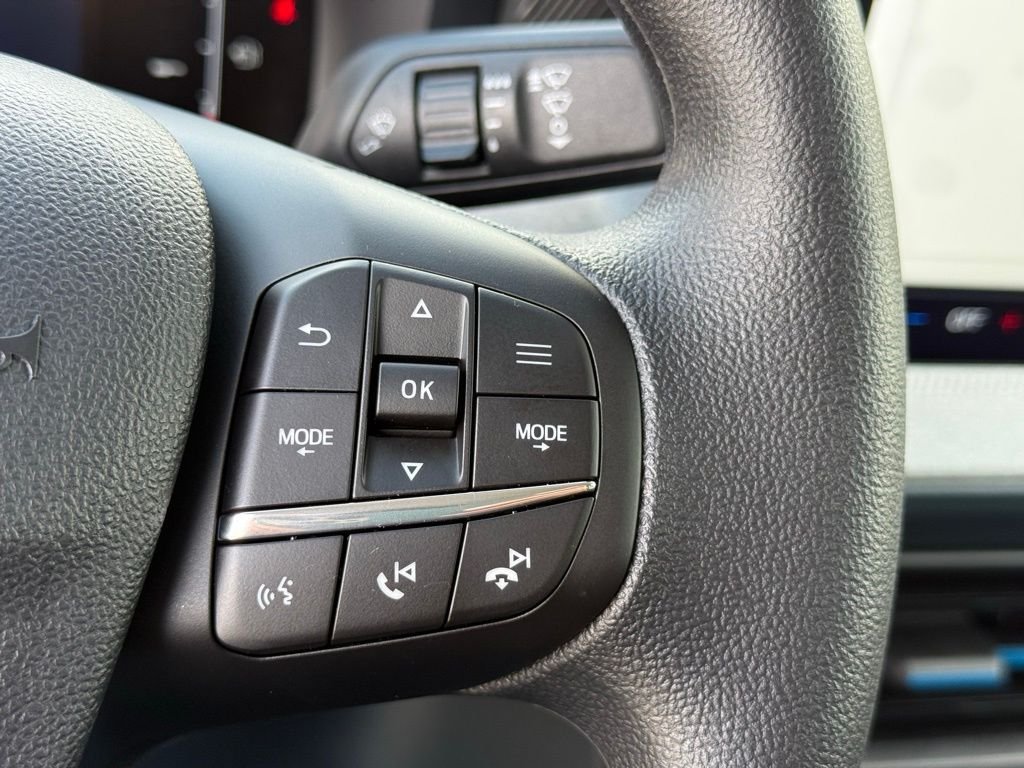 New 2025 Oxford White Ford XLT image 11