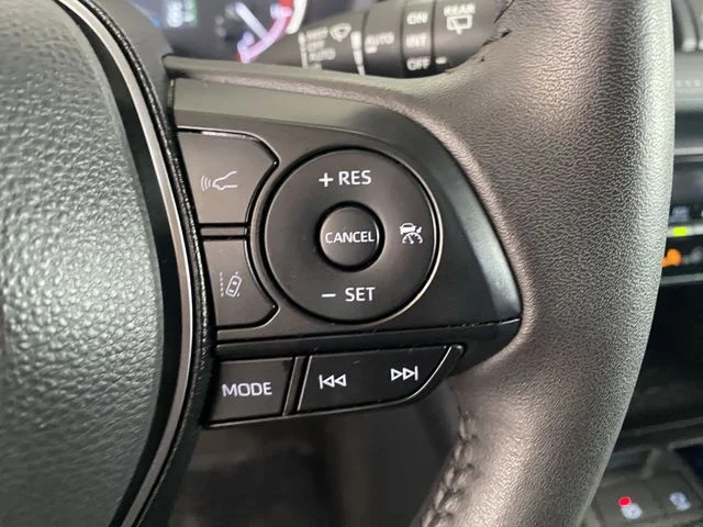 2025 Toyota RAV4 XLE - Photo 31