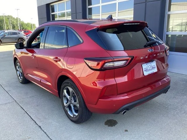 Used 2023 Red Ford ST-Line image 11