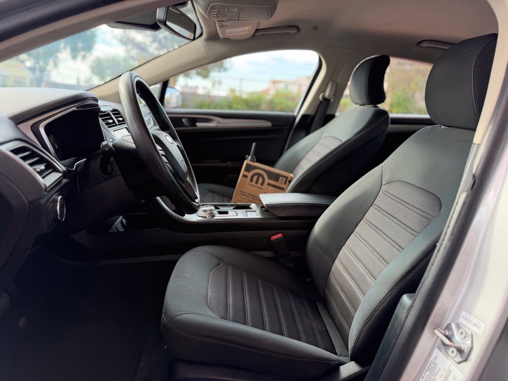 Used 2019 Ingot Silver Ford SE image 5