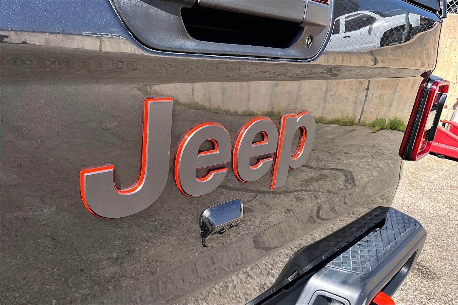 Certified Used 2023 Granite Crystal Clearcoat Metallic Jeep Mojave image 31