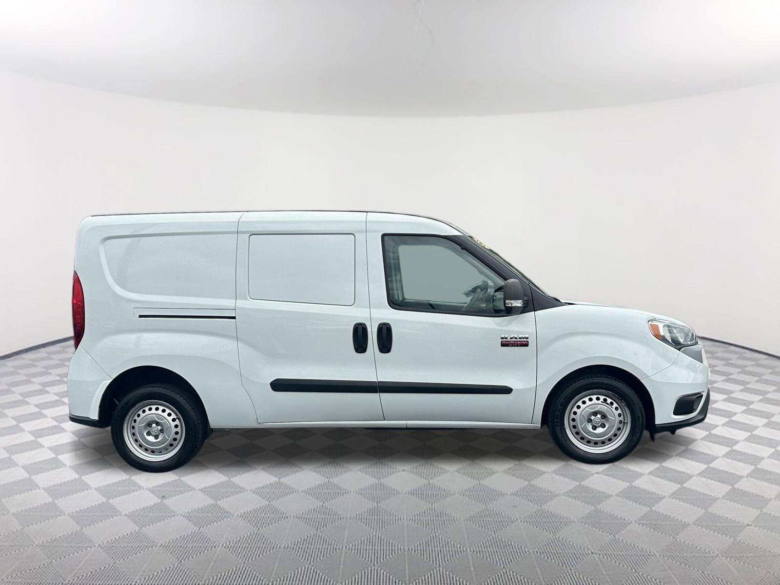 Used 2022 Bright White Ram Tradesman image 4