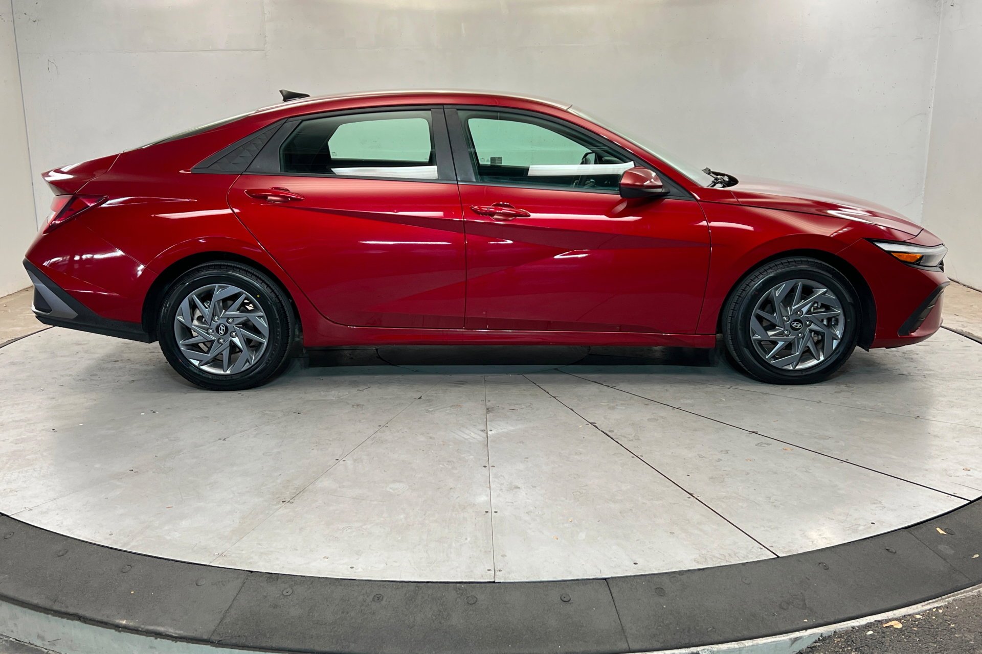 Used 2024 Ultimate Red Hyundai SEL image 7