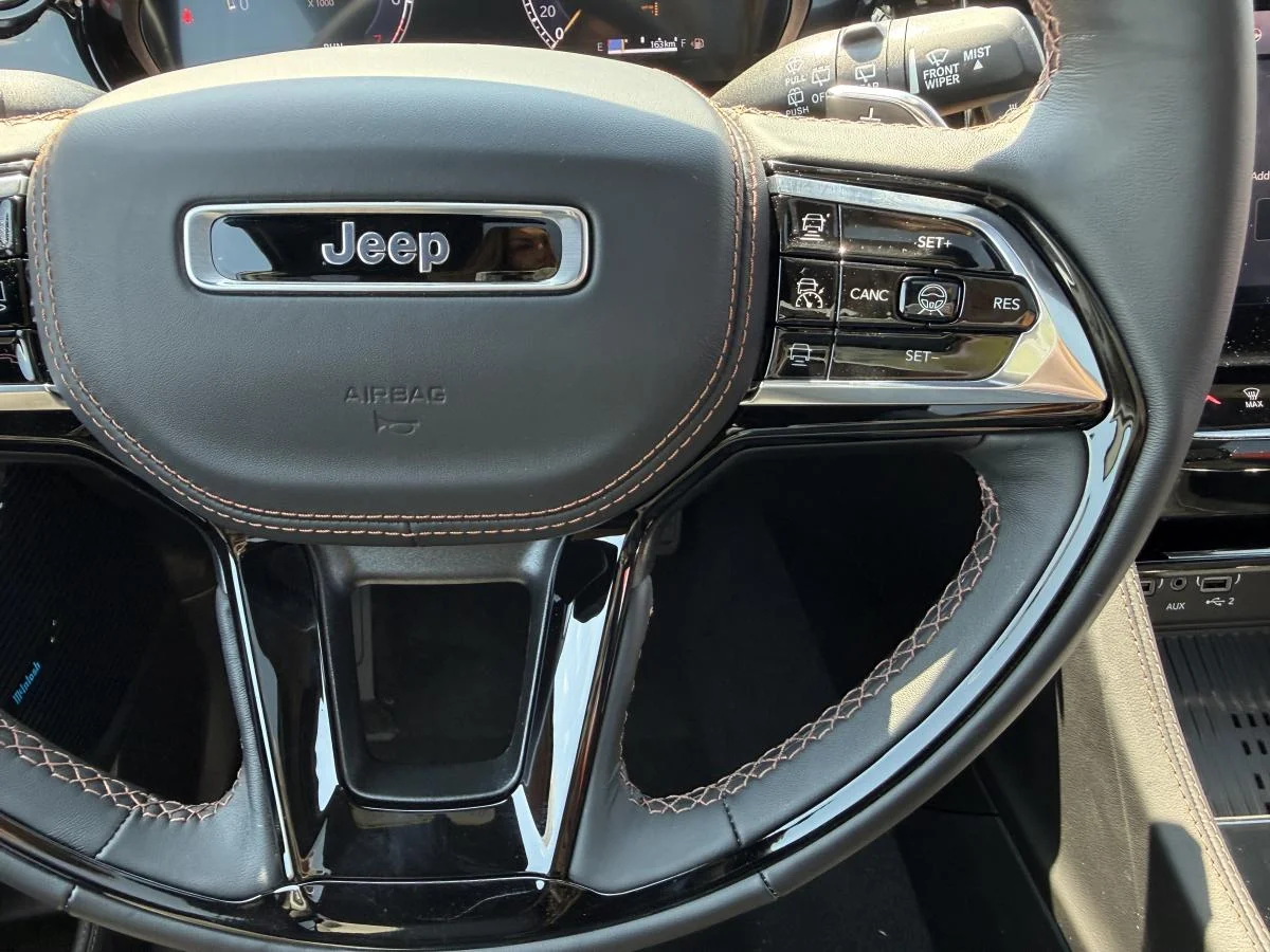 New 2026 White Jeep Summit image 33