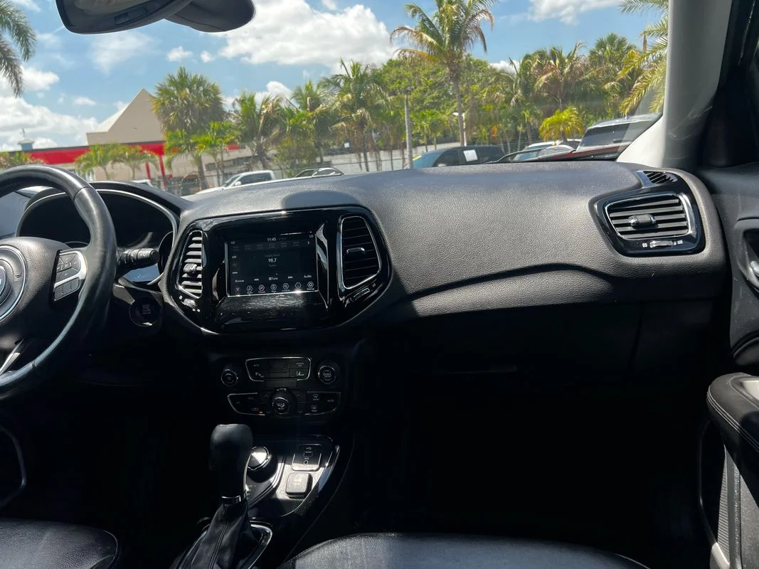 Used 2018  Jeep Altitude 4x4 image 27
