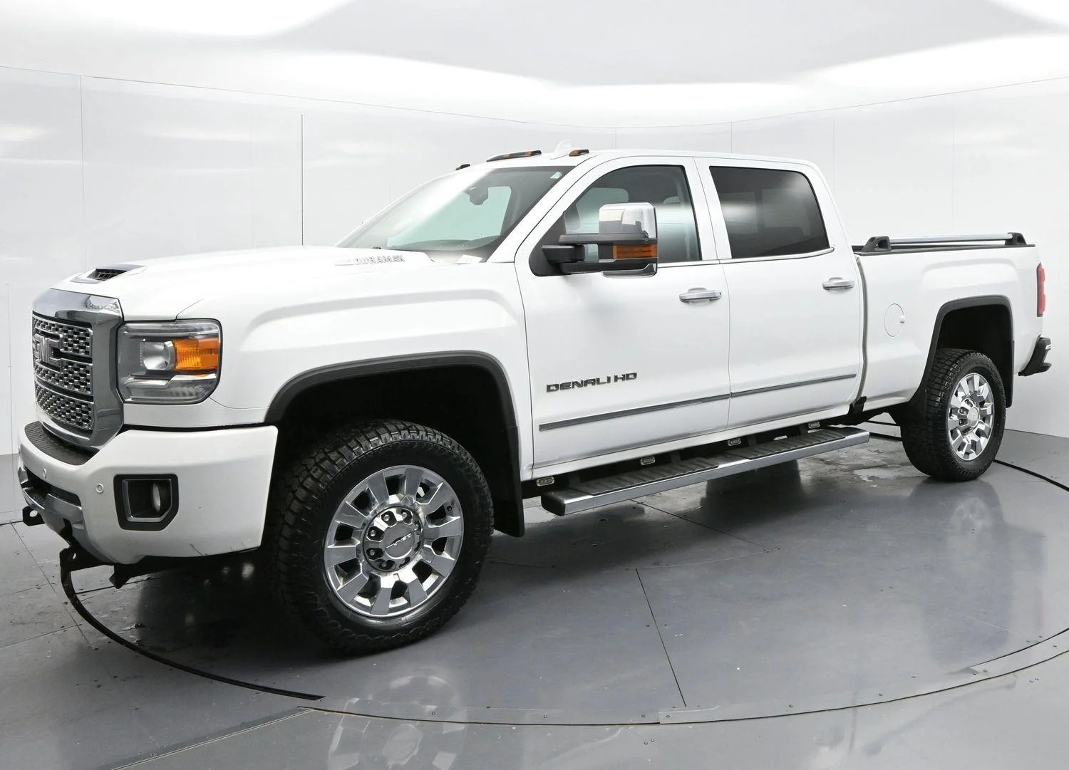 Used 2019 Summit White GMC Denali image 3