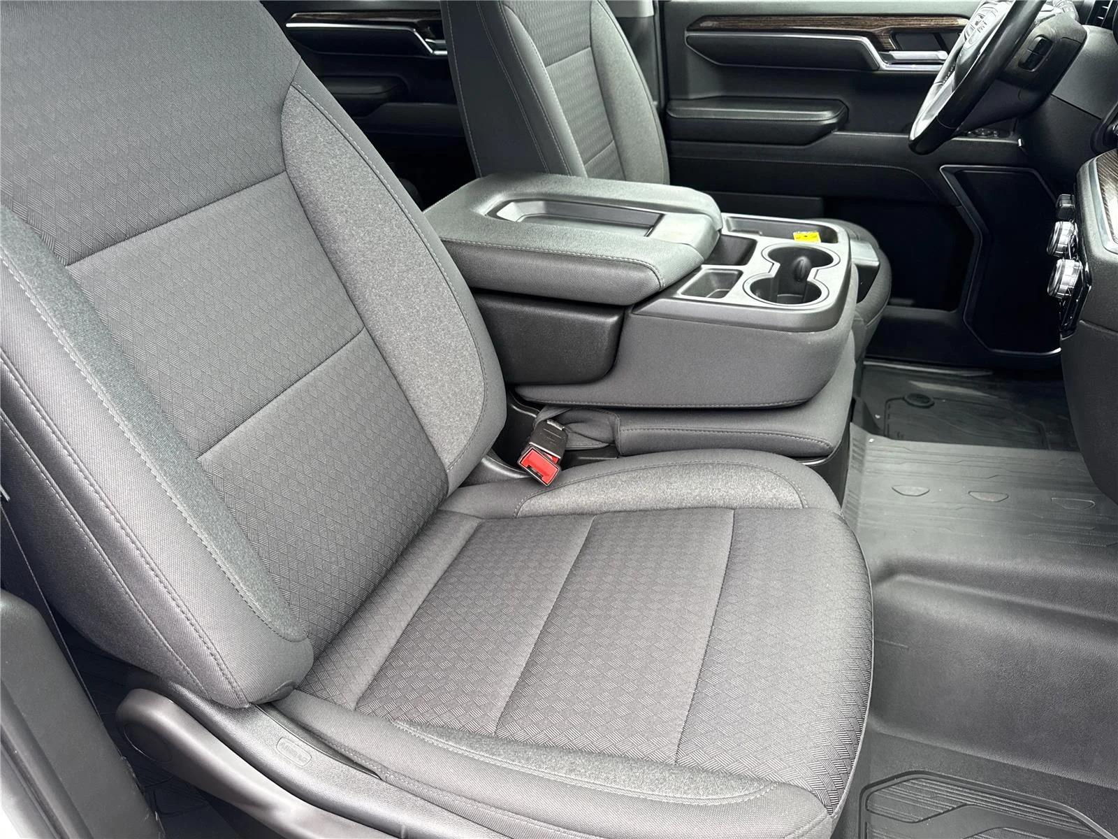Used 2023 Summit White GMC SLE image 36