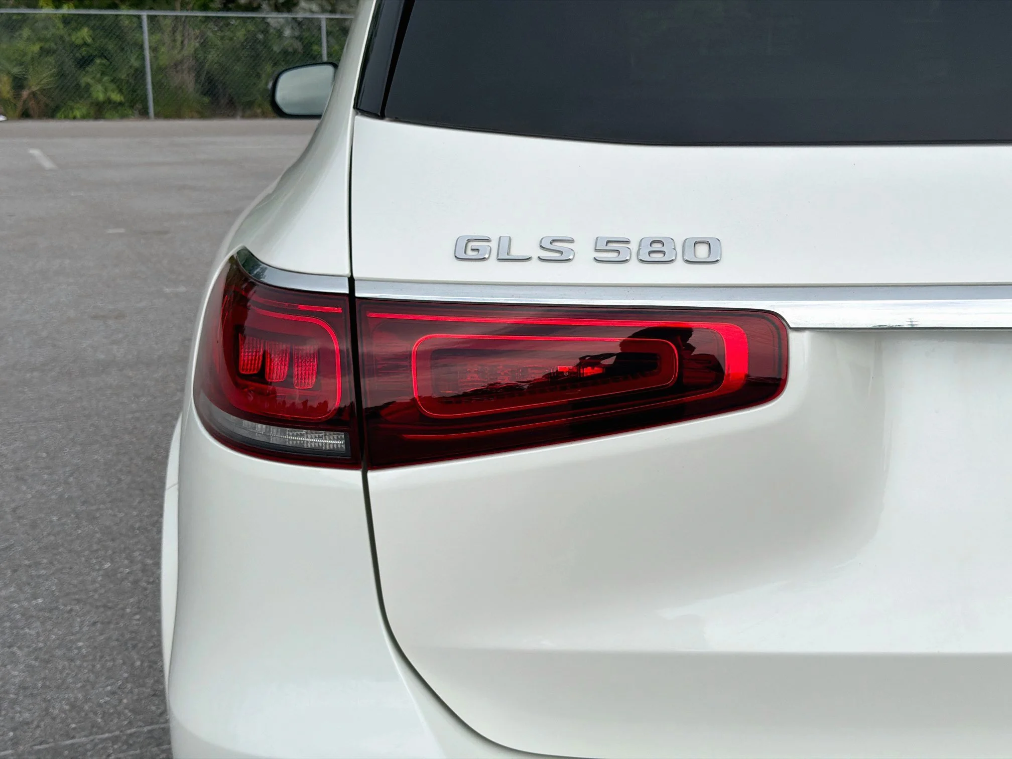 Used 2021 Diamond White Metallic Mercedes-Benz GLS 580 image 10