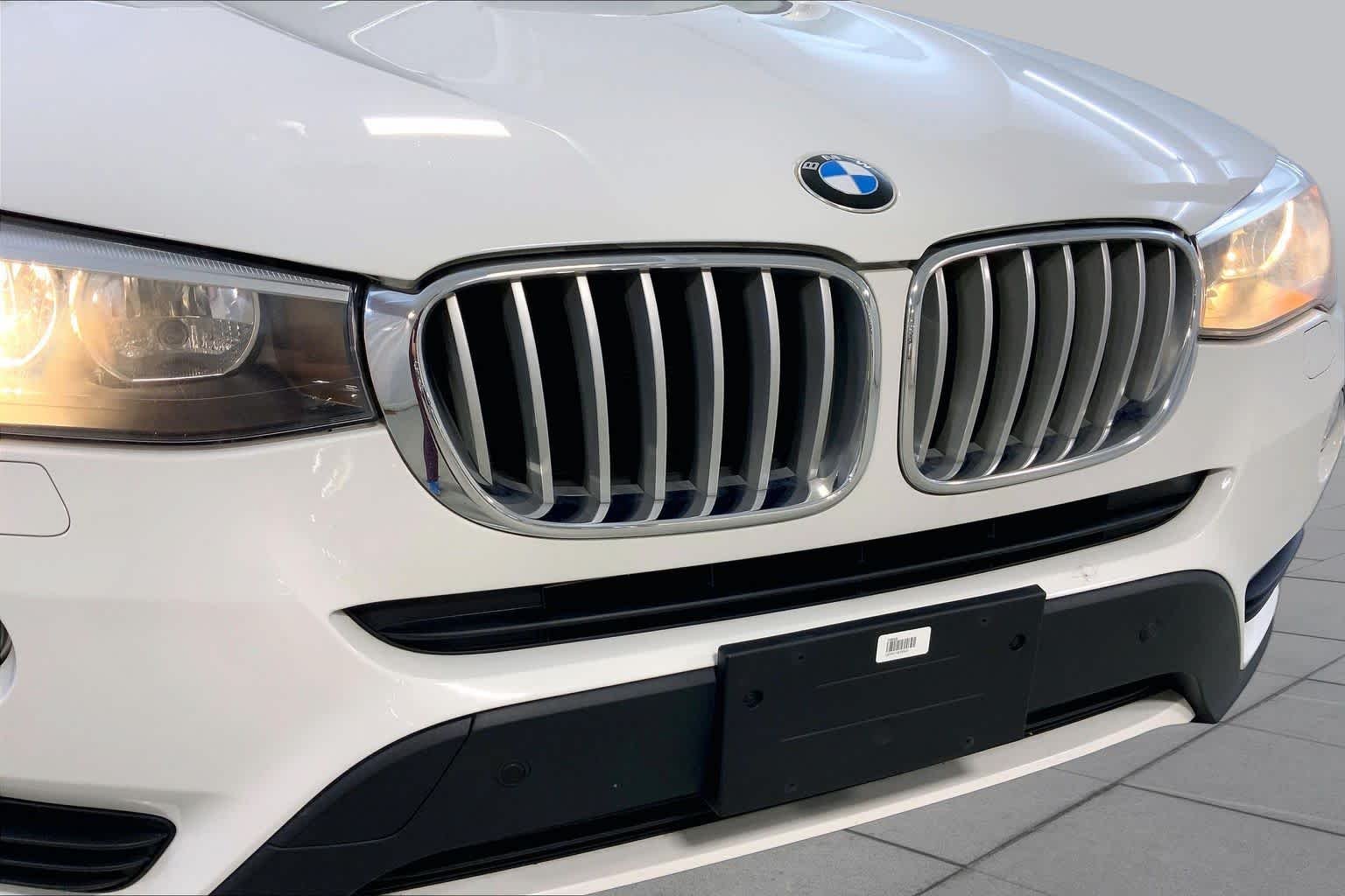 Used 2017 Alpine White BMW xDrive28i image 32