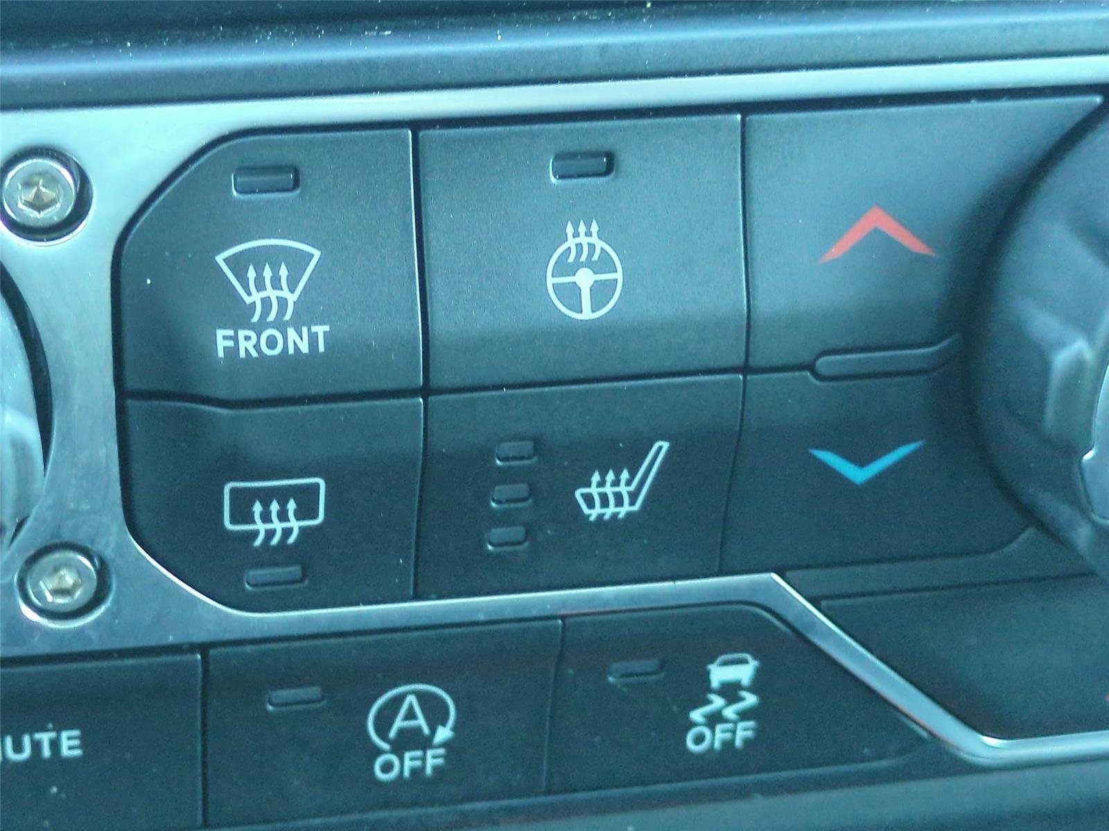 Used 2019 Bright White Clearcoat Jeep Sahara image 27