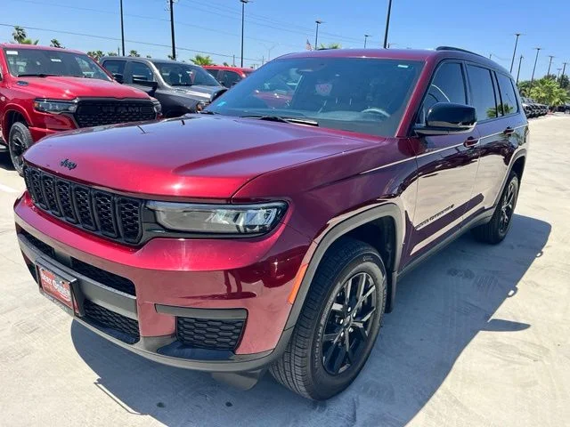 Used 2025 Red Jeep Altitude X image 4