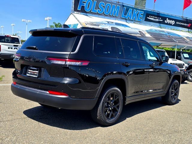 New 2026 Diamond Black Crystal Pearlcoat Jeep Altitude image 4