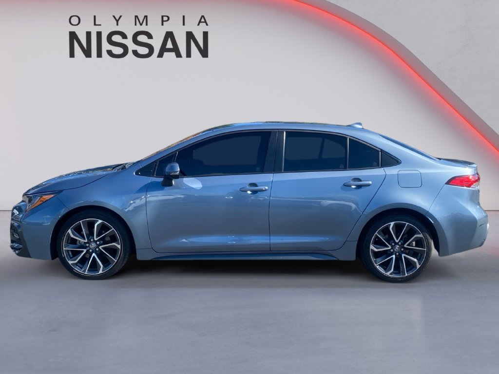 Used 2021  Toyota SE image 3