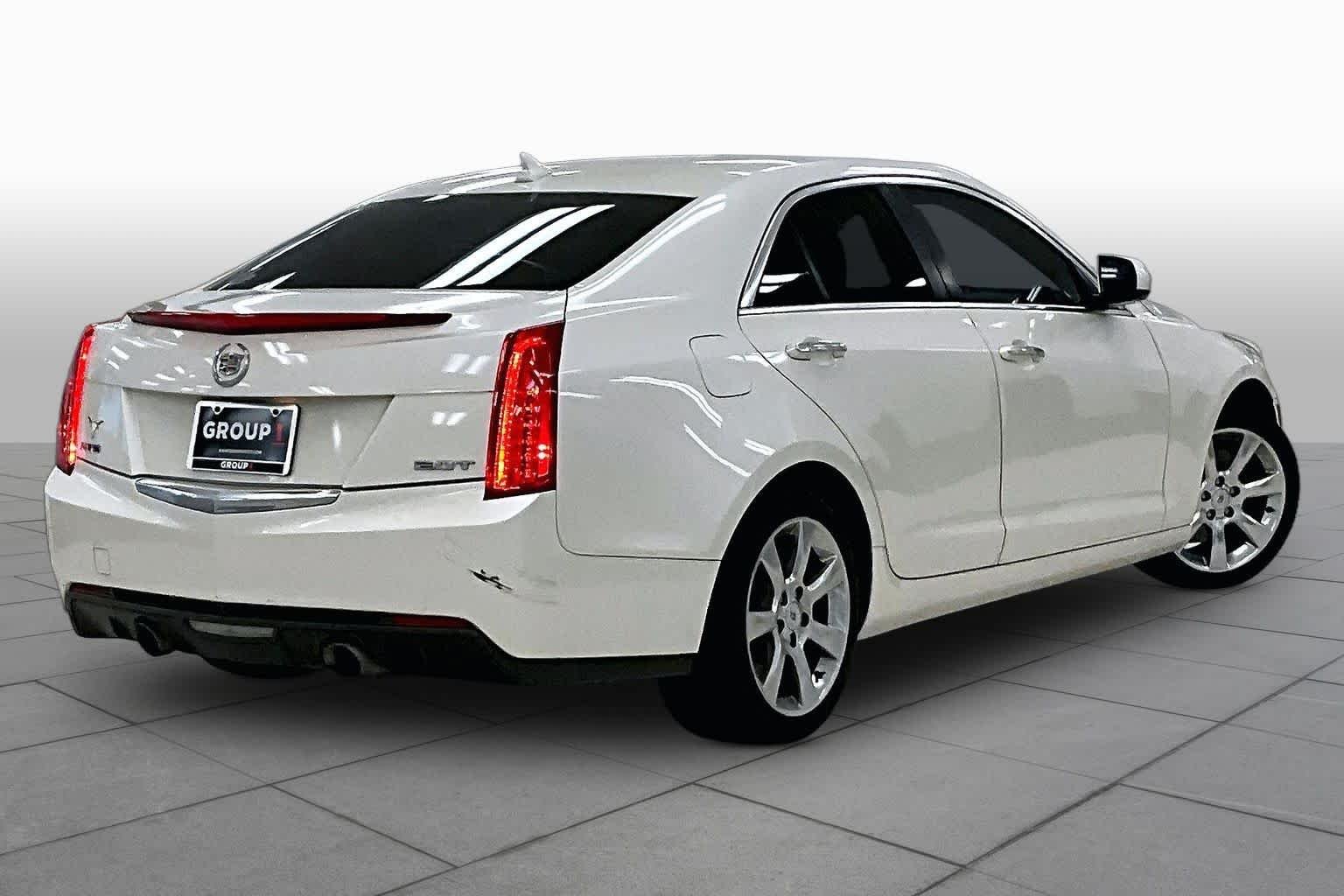 Used 2013 White Diamond Tricoat Cadillac  image 12
