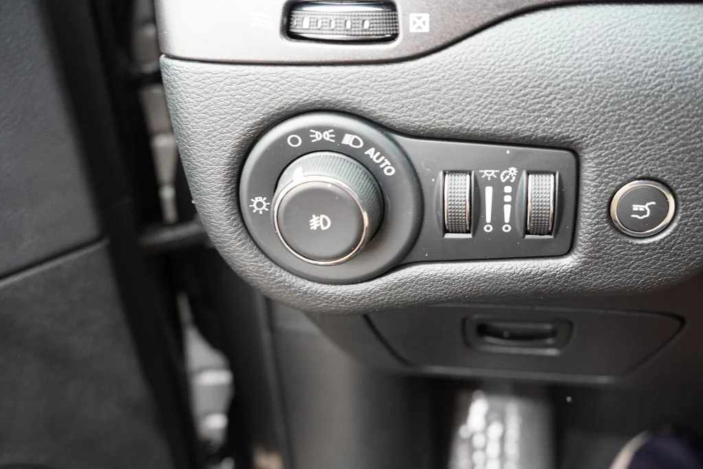 Certified Used 2022 Gray Jeep Trailhawk image 25