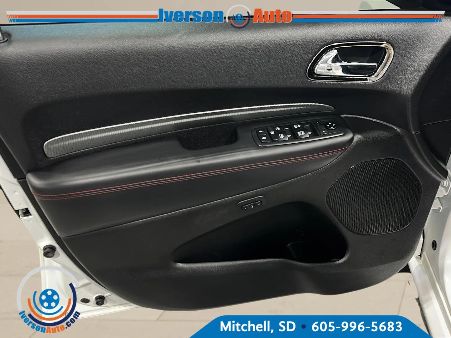 Used 2018 Ivory Tri-Coat Pearl Dodge R/T image 13