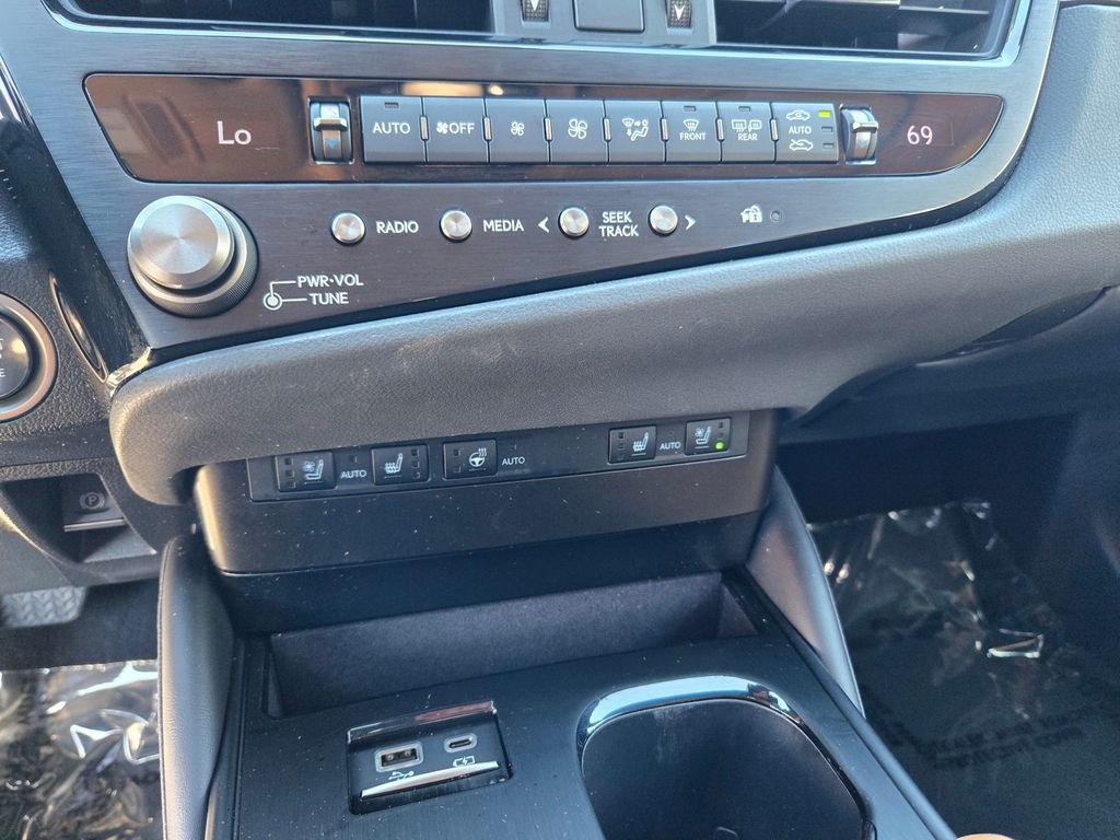 Used 2025 White Lexus 350 image 16