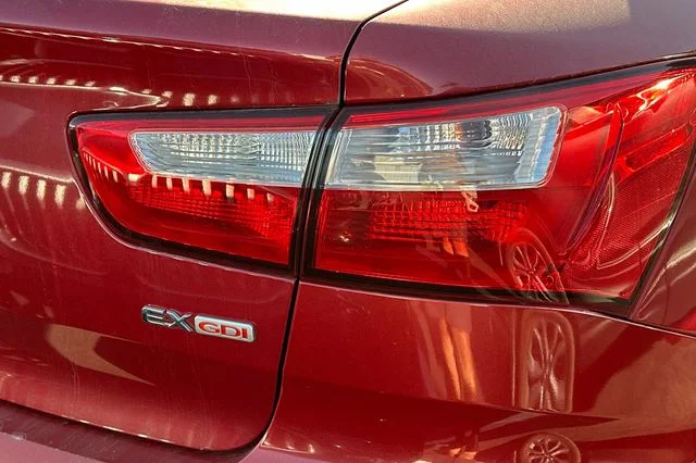 Used 2016 Signal Red Pearl Kia EX image 7